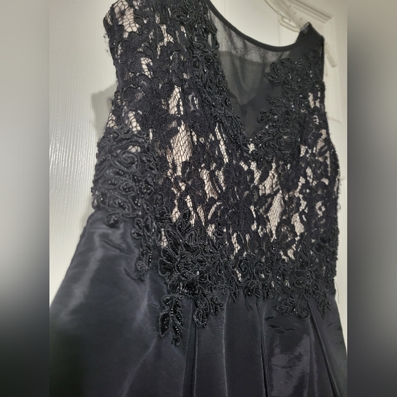 Black High Low Beaded Lace Size 12 Gown - Picture 5 of 13